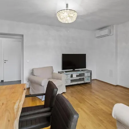 Golden Apartment *